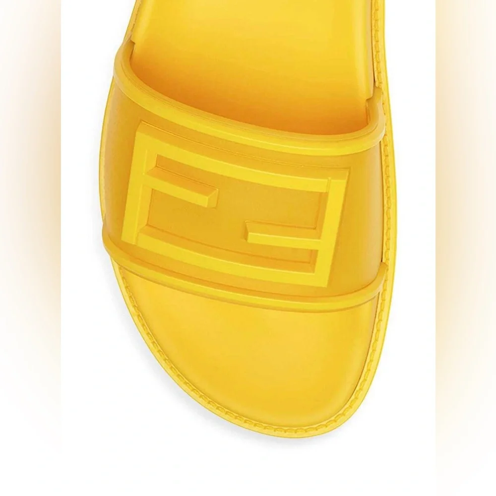 NEW - FENDI Logo-Embossed Baguette Rubber Slide Sandals - Yellow Size US 7